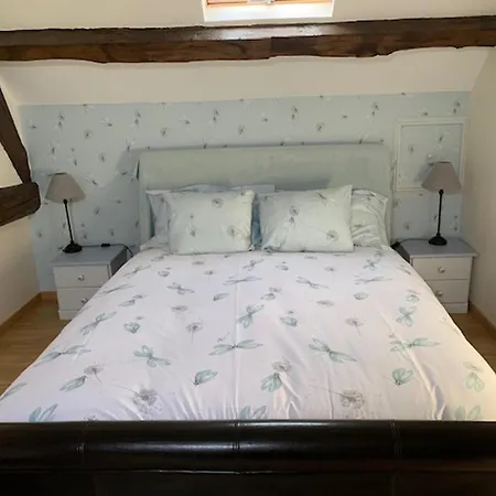 1 Bed - Sleeps 2 - Garden - Parking - Wifi Дом отдыха Ceauce