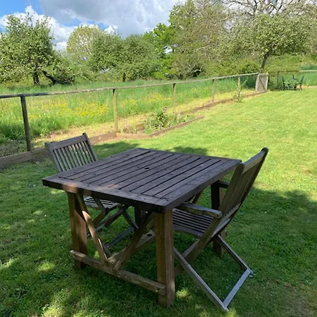 1 Bed - Sleeps 2 - Garden - Parking - Wifi *